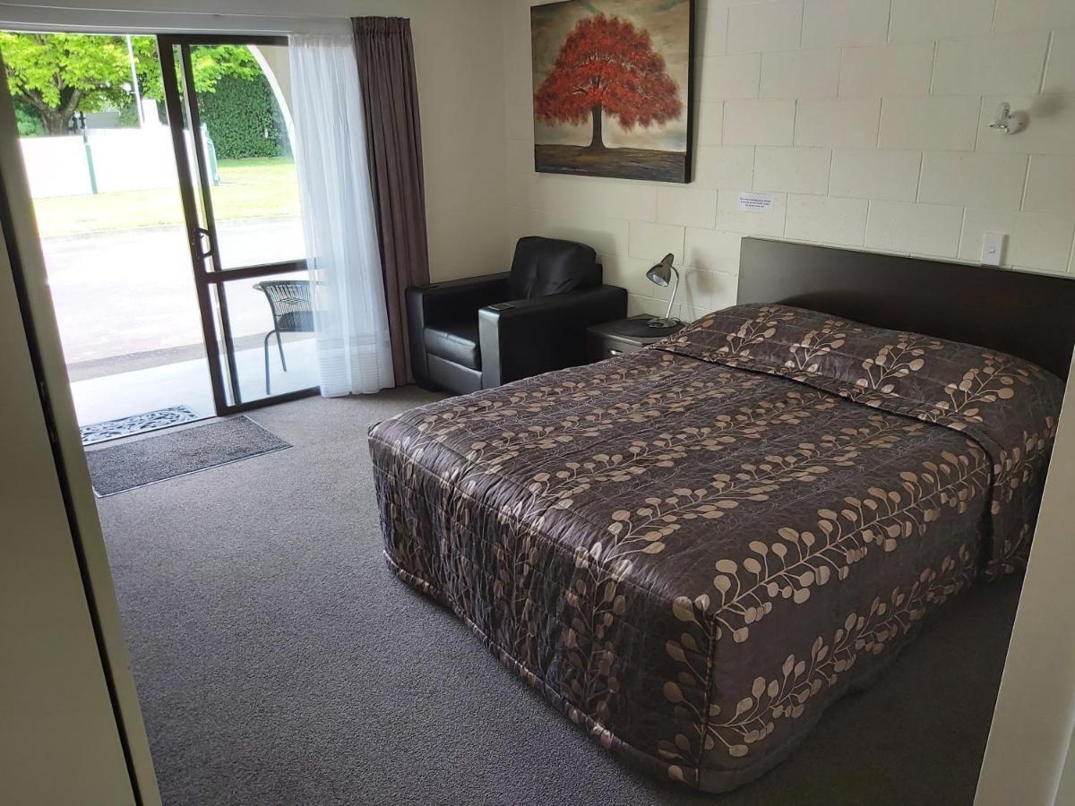 Matador Motel Carterton Экстерьер фото